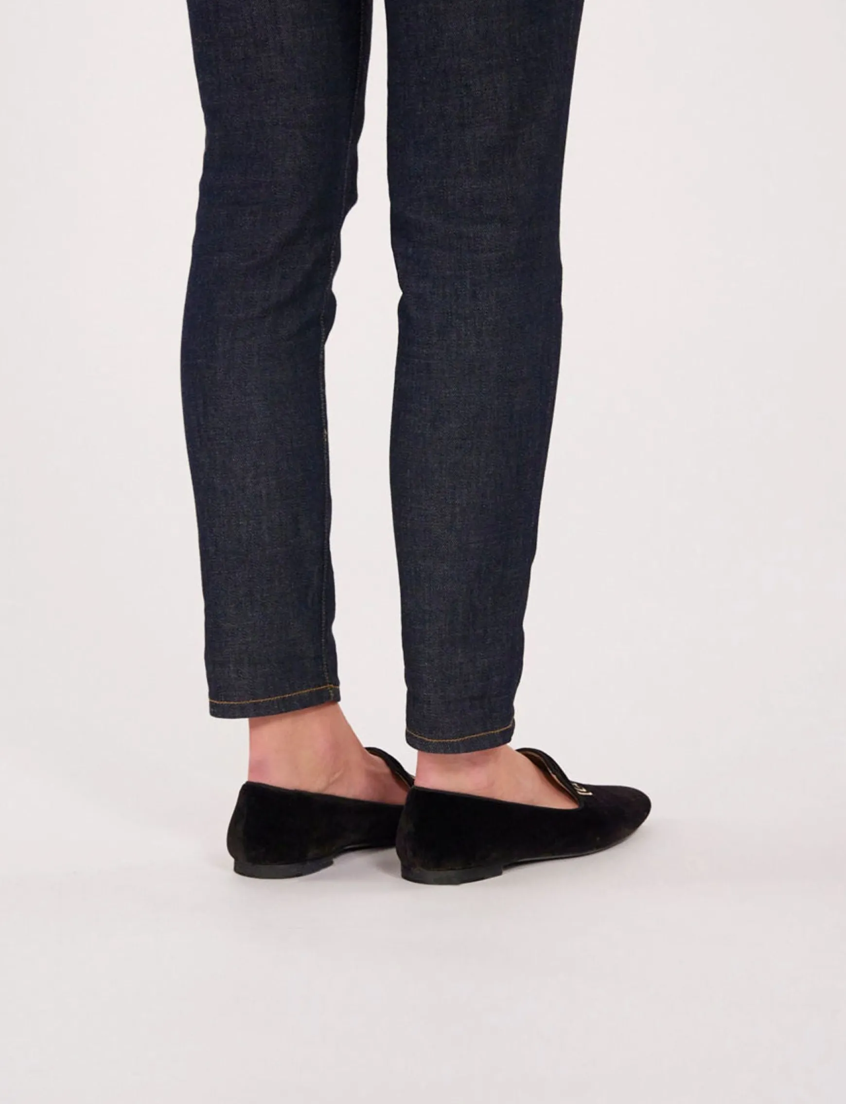 Black velvet embroidered slipper