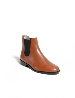 Chelsea boots in camel leather