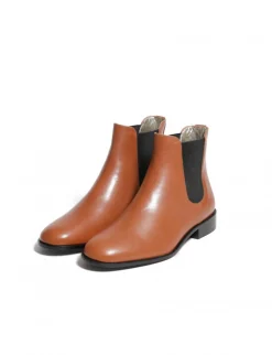 Chelsea boots in camel leather