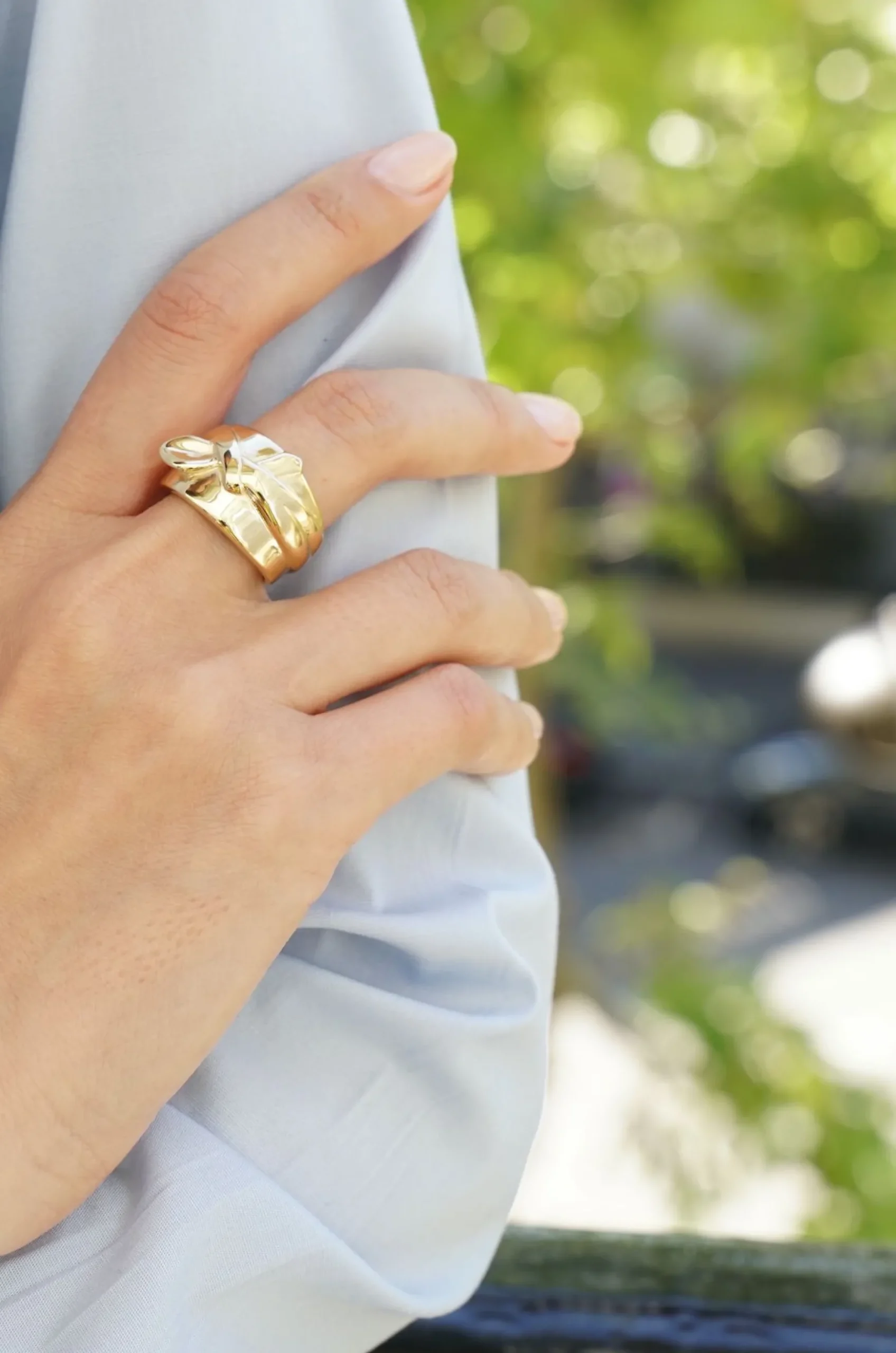 Gold-plated Victoria engagement ring