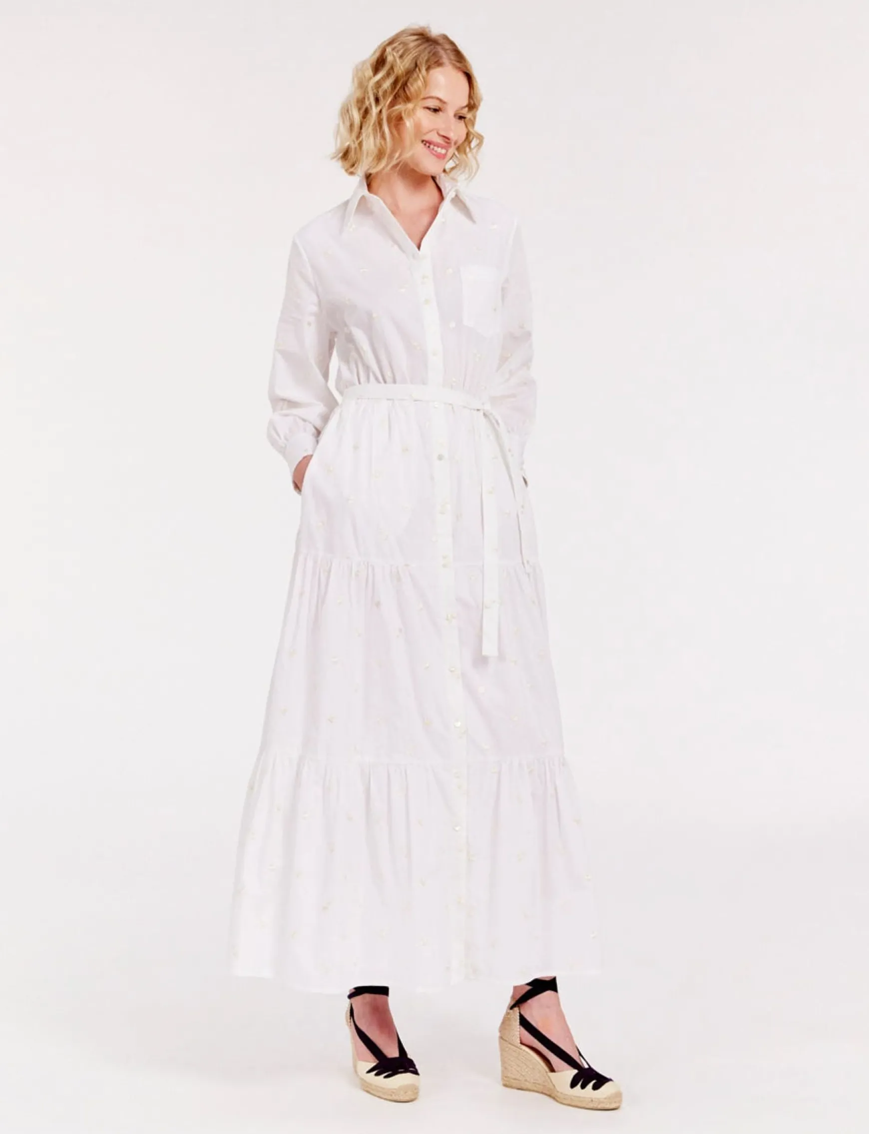 Léna long dress with white ruffles and embroidered fabric