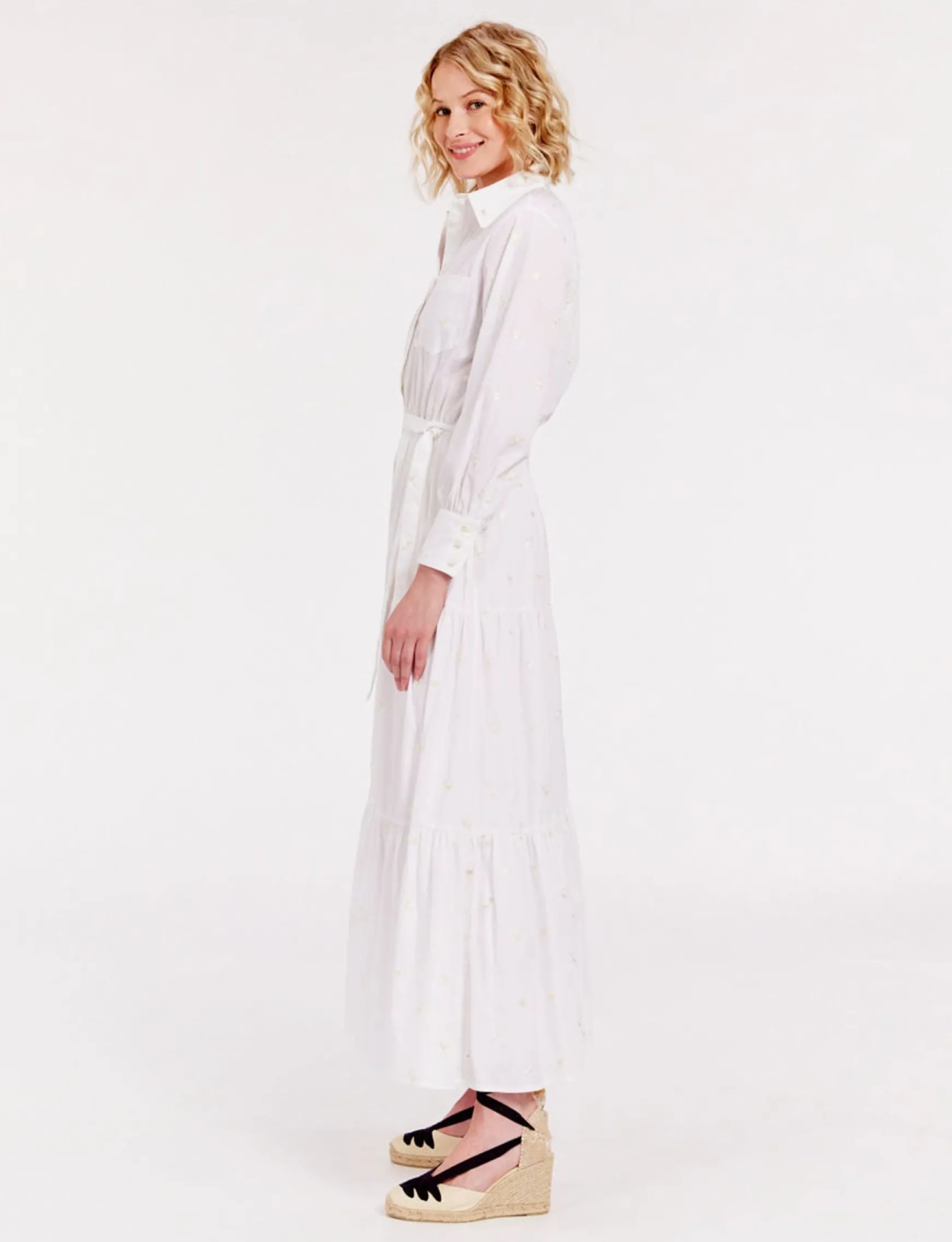 Léna long dress with white ruffles and embroidered fabric