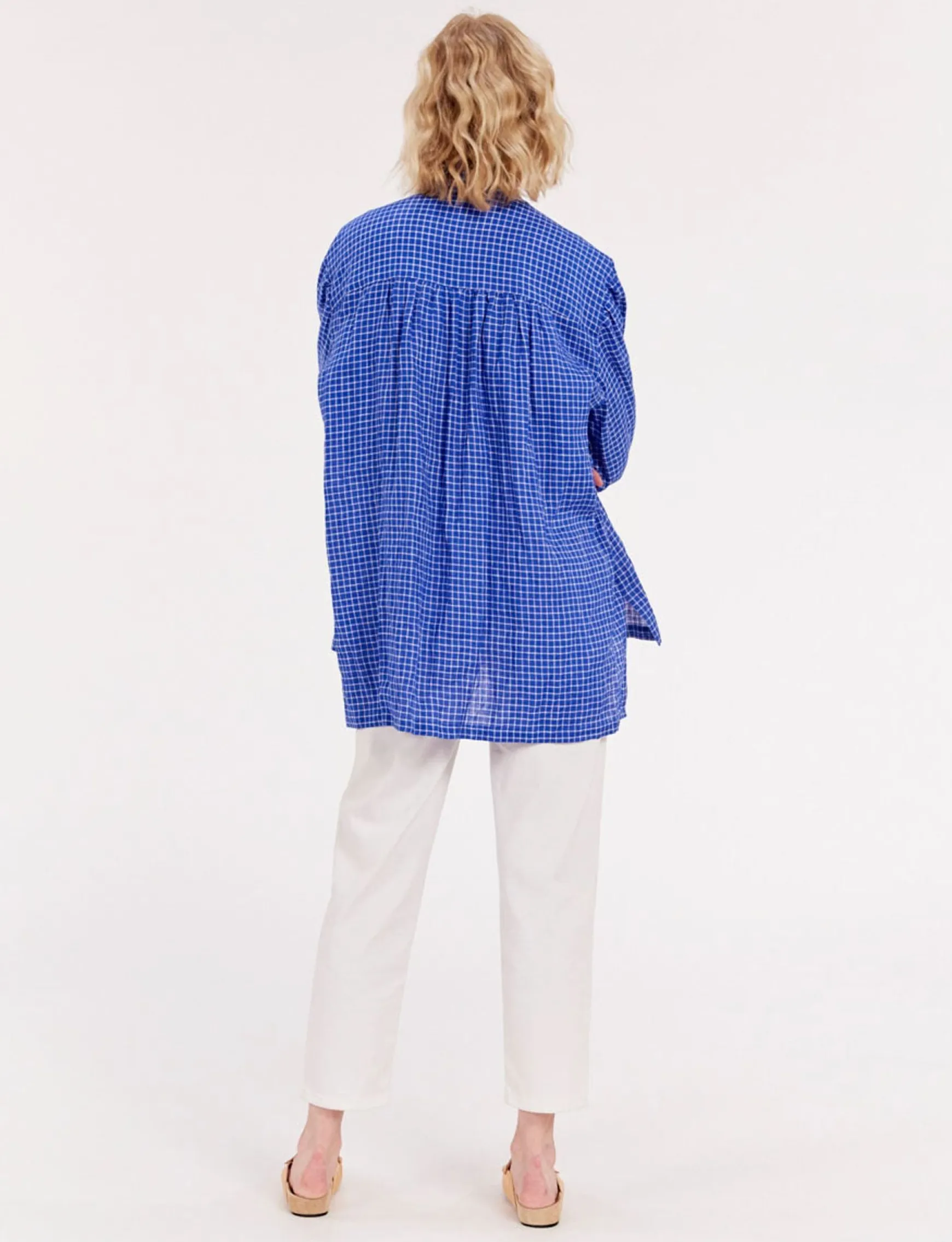 Oversized Maryange shirt with ruffles in blue linen