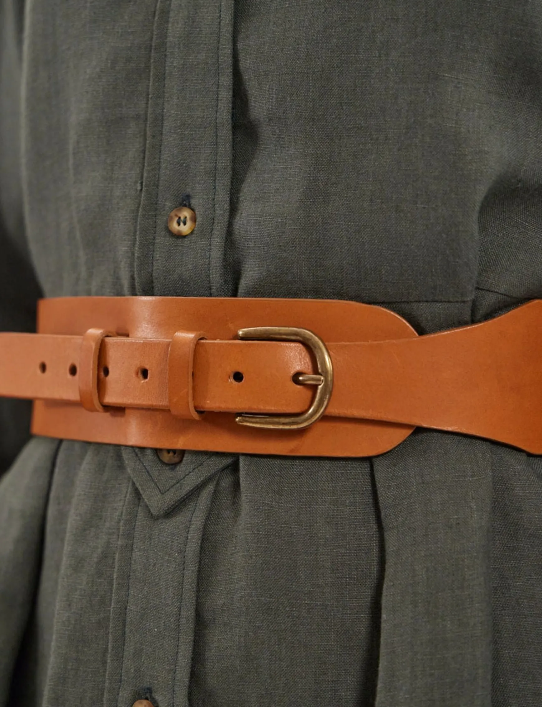 Paulette camel belt